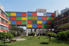 AULARIO EN EL CAMPUS DE LA UNIVERSIDAD R. P. 005