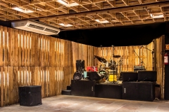 CASA DE CONCIERTOS COMMONS STUDIO BAR. ESCENARIO Y PISTA DE BAILE. 002