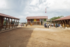 ESCUELA EN CHUQUIBAMBILLA 001