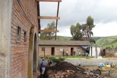 LADRILLOS, BLOQUES Y OTROS ELEMENTOS ABANDONADOS 009